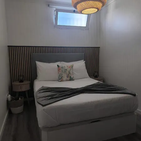 Cris Place * 卡马拉-德洛布什